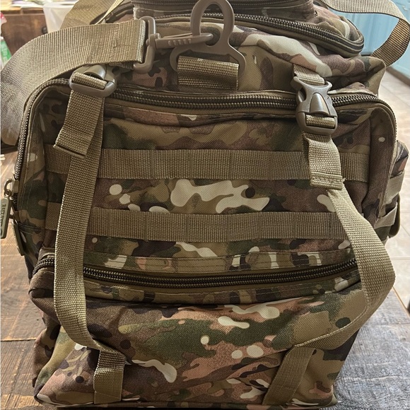 Tactical Camo Duffel Bag - Rugged Multi-Pocket Carry - Picture 4 of 12